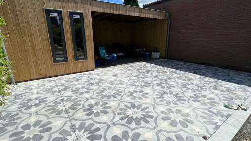 tuin bestraten met keramische tegels beton tegels flagstone hoveniers bedrijf